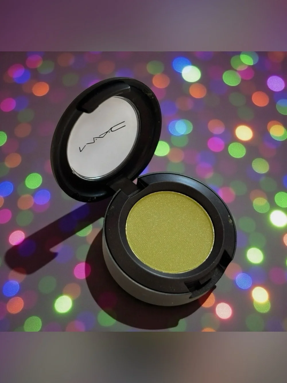 MAC Cosmetics Velvet Eyeshadow Single - Bitter